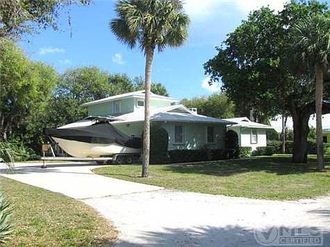 1st image of 2200 Oak Dr