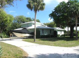 2200 Oak Dr, Fort Pierce, FL 34949