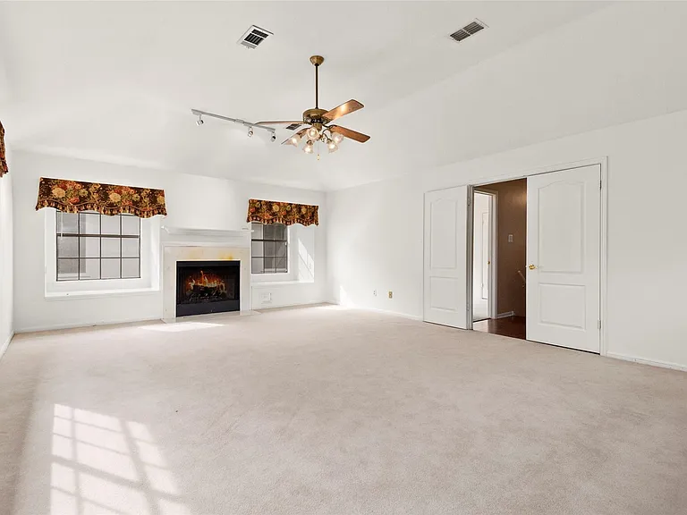 2415 Parkwood Ln — Photo 28