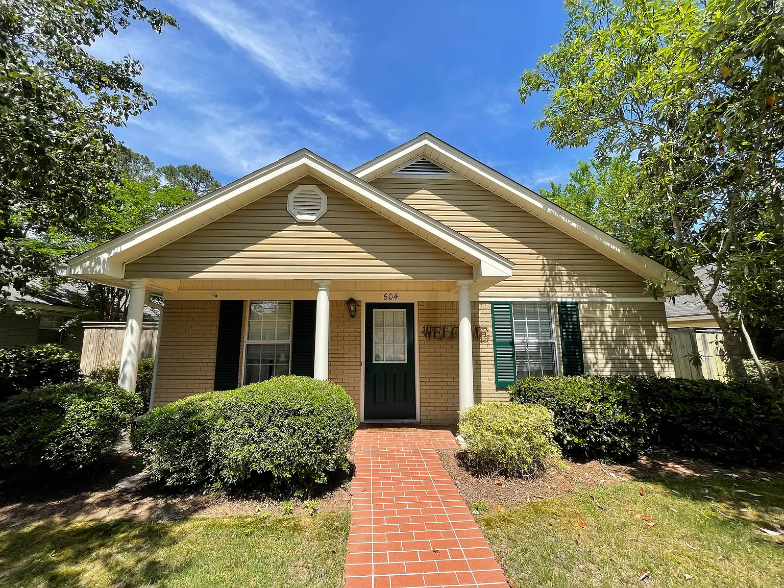 3 bed, 1218 sqft, $1,800 — Photo 2