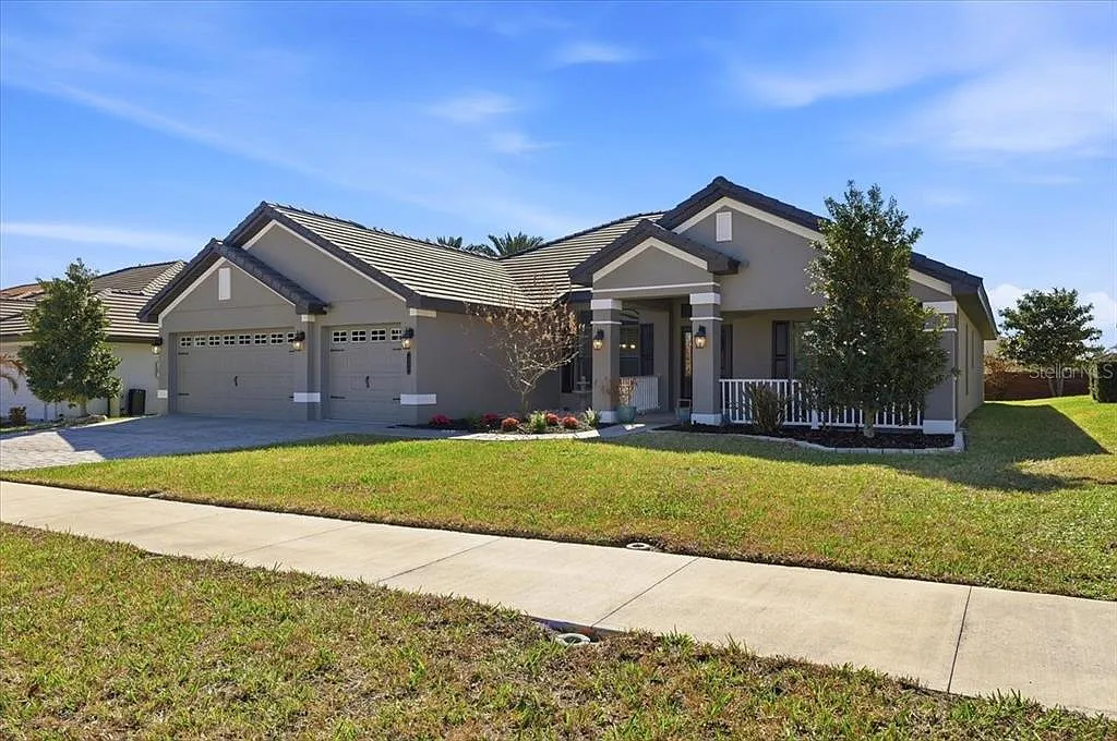 5 bed, 3.0 bath, 2516 sqft, $2,950 — Photo 3
