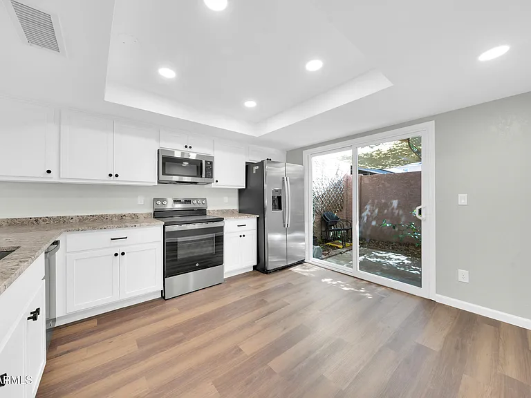 2845 E Tracy Ln #4 — Photo 7