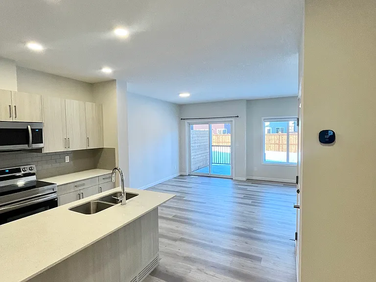 2205 Muckleplum Cres SW #2205 — Photo 3