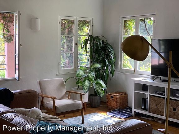 4th image of 943 1/4 N Vendome St #8229328