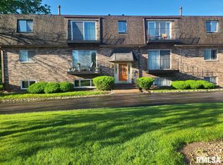 3069 4th St APT 11, Moline, IL 61265