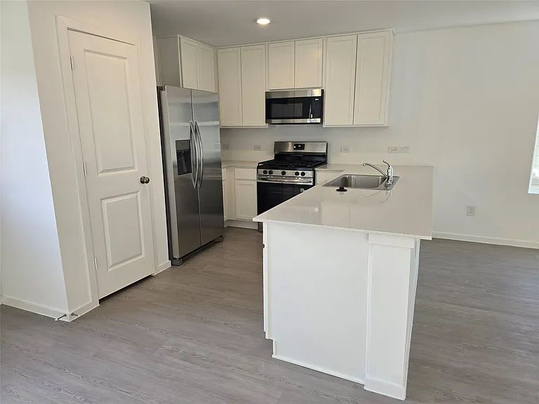 5708 Ivy Crst — Photo 6