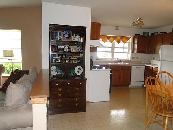 4th image of 403 Ivy Glen Ct