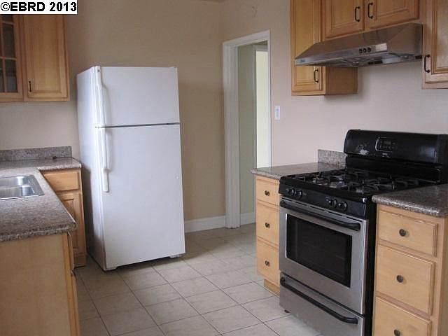 2nd image of 404 44th St