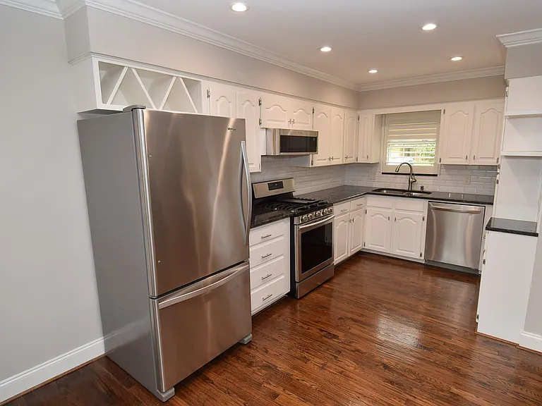 743 Newberry Dr — Photo 3