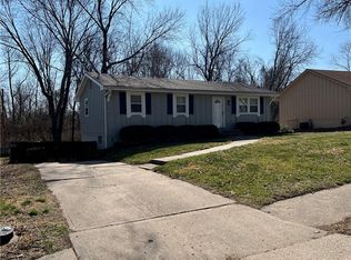 209 Lee Dr, Liberty, MO 64068