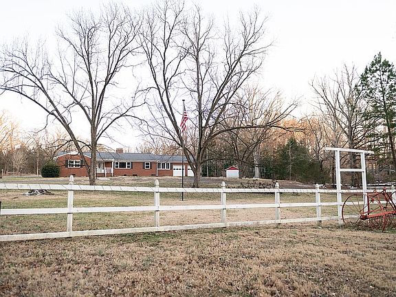 4th image of 2727 N Moore Rd