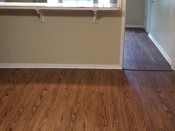 3rd image of 1117 E Nettie Ave