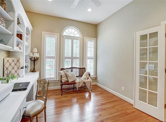 4th image of 9308 Briarwick Ln