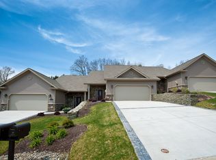 21 Eagle Dr, Endicott, NY 13760