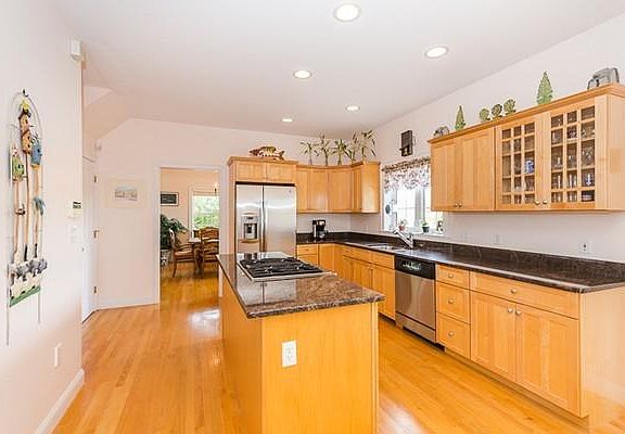5th image of 80 Moseley Ave