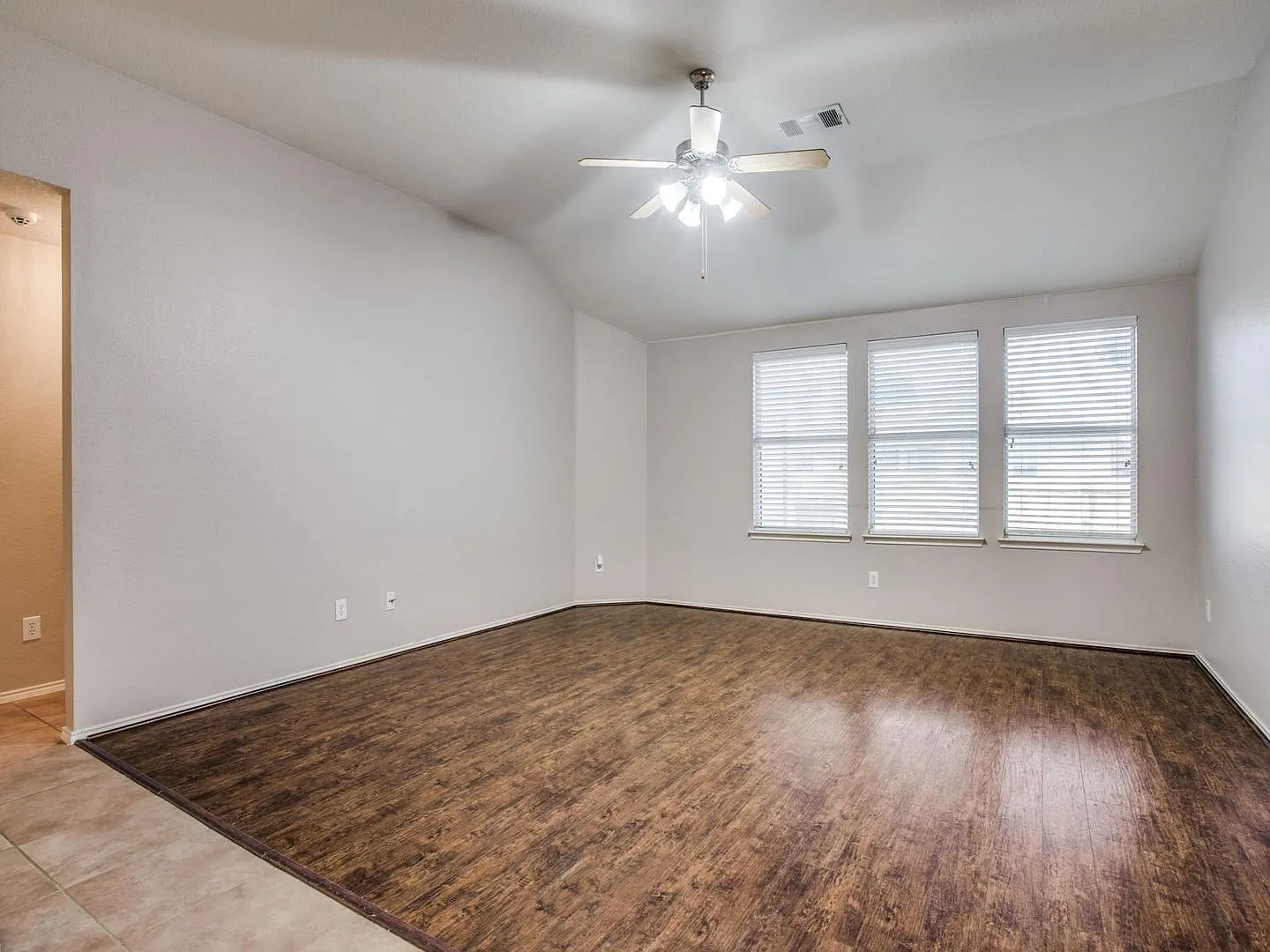 Spacious, Stylish & Move-In Ready4 Bedrooms, a 3-Car Garage & Room for Everyone in Marine Creek R... — Photo 4