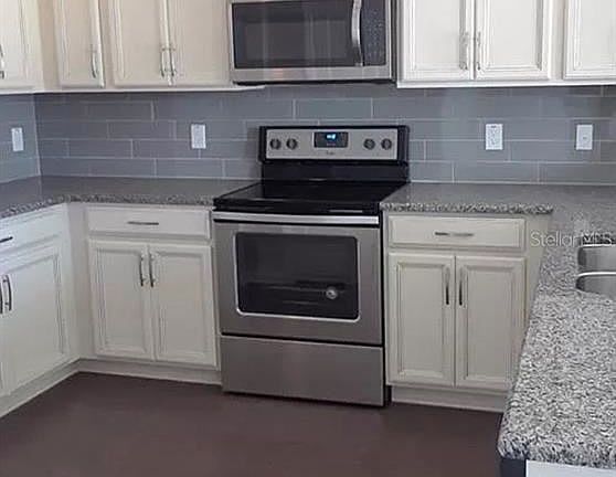 3rd image of 15214 Sunrise Grove Ct