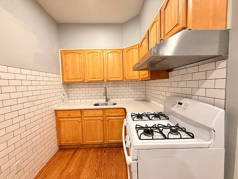 339 Lexington Ave #4 — Photo 5