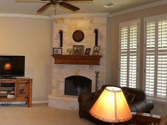 2nd image of 1201 Moore Cir