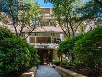 232 Allandale Rd APT 1C, Chestnut Hill, MA, 02467