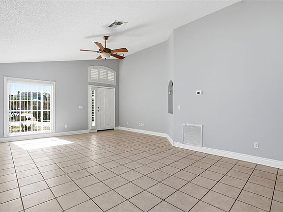 5th image of 632 Cypress Tree Ct