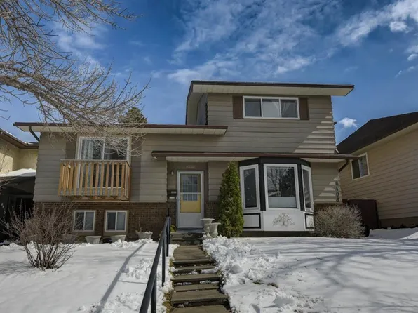 8408 N Berkley Rd NW, Calgary, AB T3K 1B4