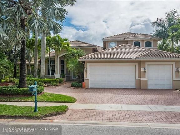 2nd image of 1428 Victoria Isle Dr