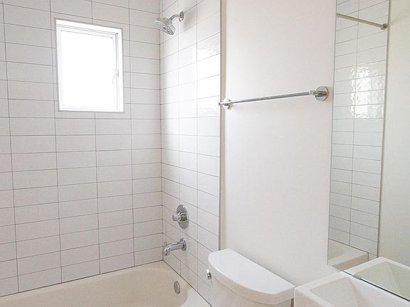 5th image of 1431 N Mohawk St #1433