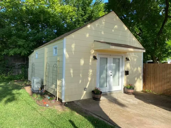 3541 Stadium Dr, Fort Worth, TX 76109