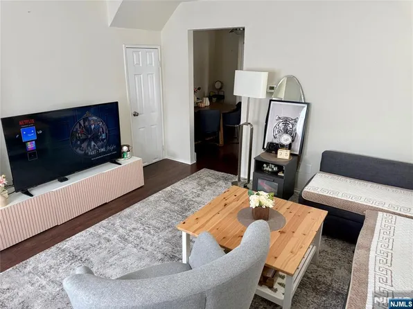 50 S Main St APT 1A, Lodi, NJ 07644