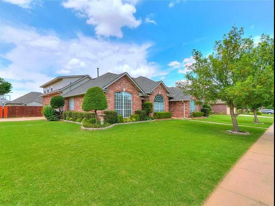 1st image of 325 Thornebrook Dr