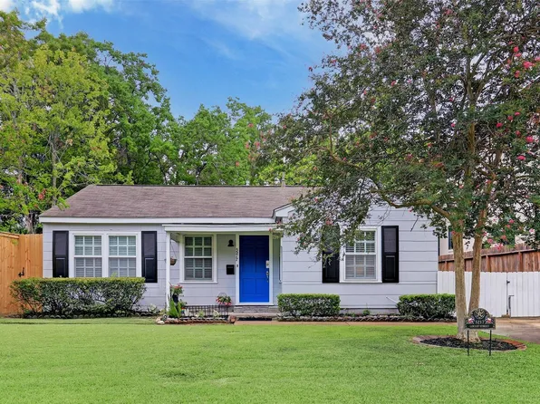 5217 Locust St, Bellaire, TX 77401