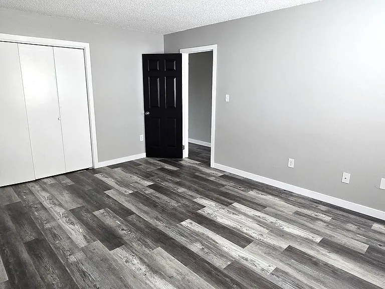 1001 Stanley Ave #1-13 — Photo 10
