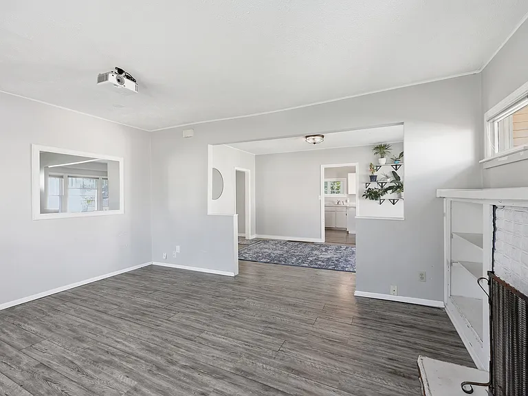 826 E 34th Ave — Photo 9