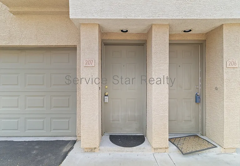 1716 W Cortez St #207 — Photo 3