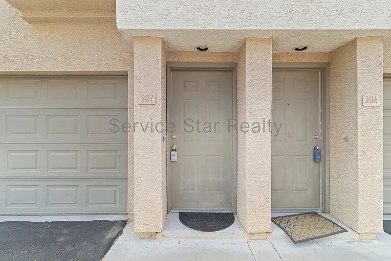 Building Photo - 1716 W Cortez St #207