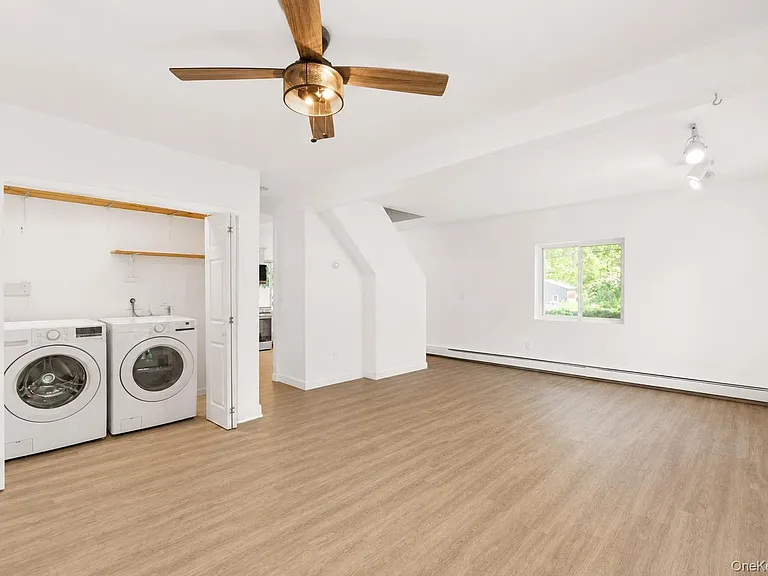 60 Morris Ave — Photo 17
