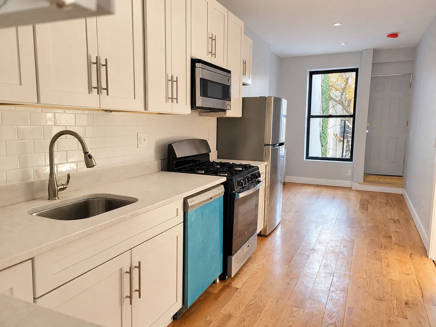 250 Albany Avenue — Photo 4