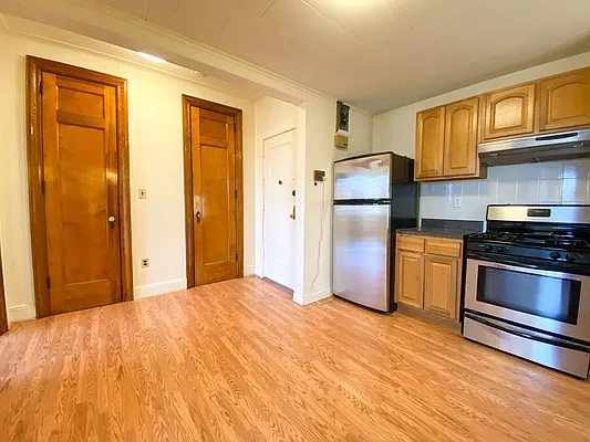 Rented by Realty 2000 Corp | media 2