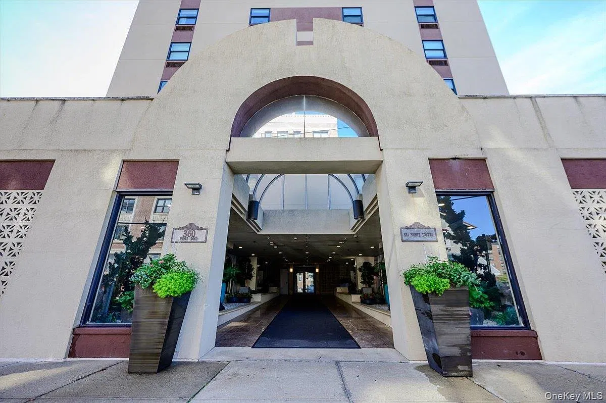 1 bed, 1.5 bath, 900 sqft, $3,750 — Photo 2