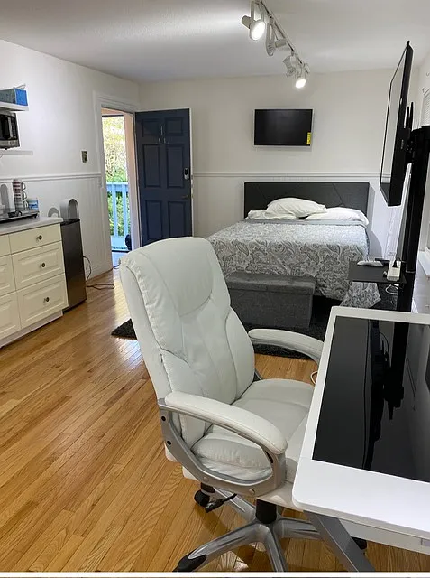 Studio, $2,820 — Photo 2
