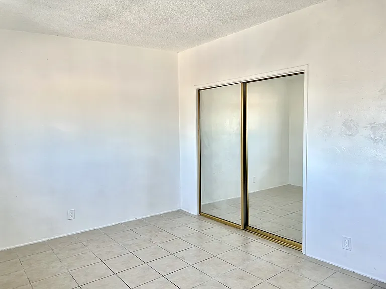 1165 E 59th Pl — Photo 20