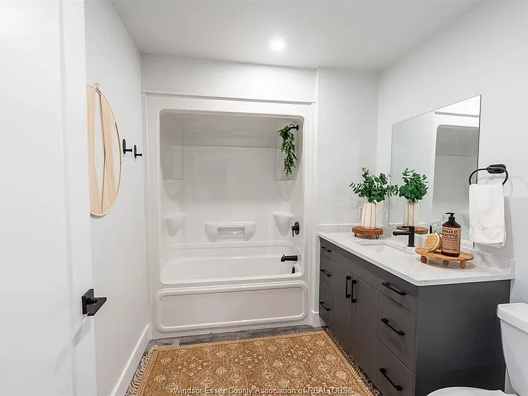 930 Marion Ave #101 — Photo 9