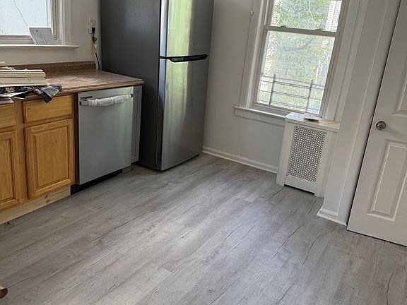 4th image of 17-19 Chelsea Ave #2