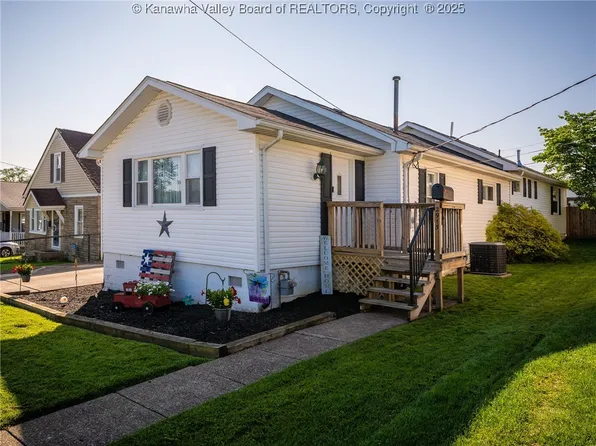 2913 Montana Ave, Hurricane, WV 25526