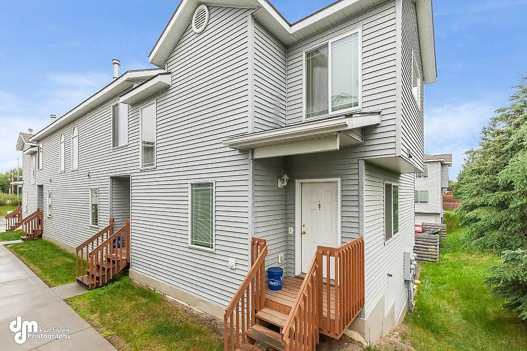 3 bed, 1.5 bath, 1250 sqft, $1,600 — Photo 1