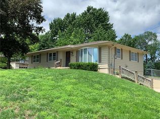 2311 Westminister Ln, Saint Joseph, MO 64503