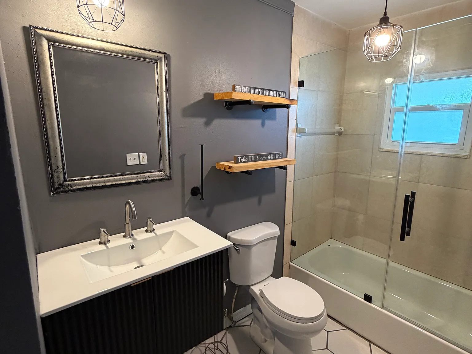 2 bed, 732 sqft, $1,950 — Photo 2