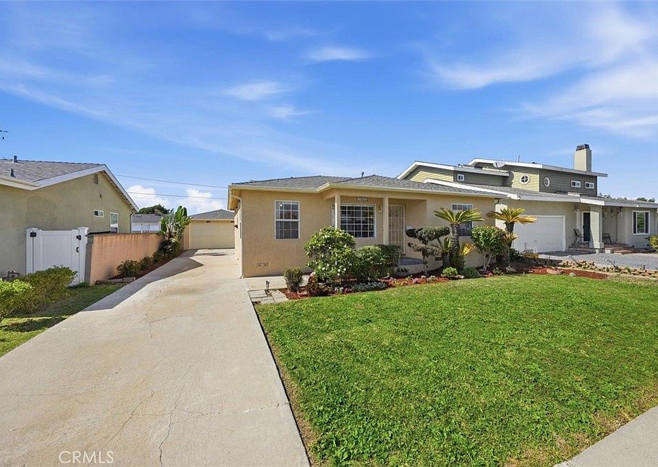 1st image of 17627 Cranbrook Ave