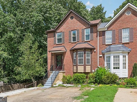 2nd image of 3590 Regency Park Dr